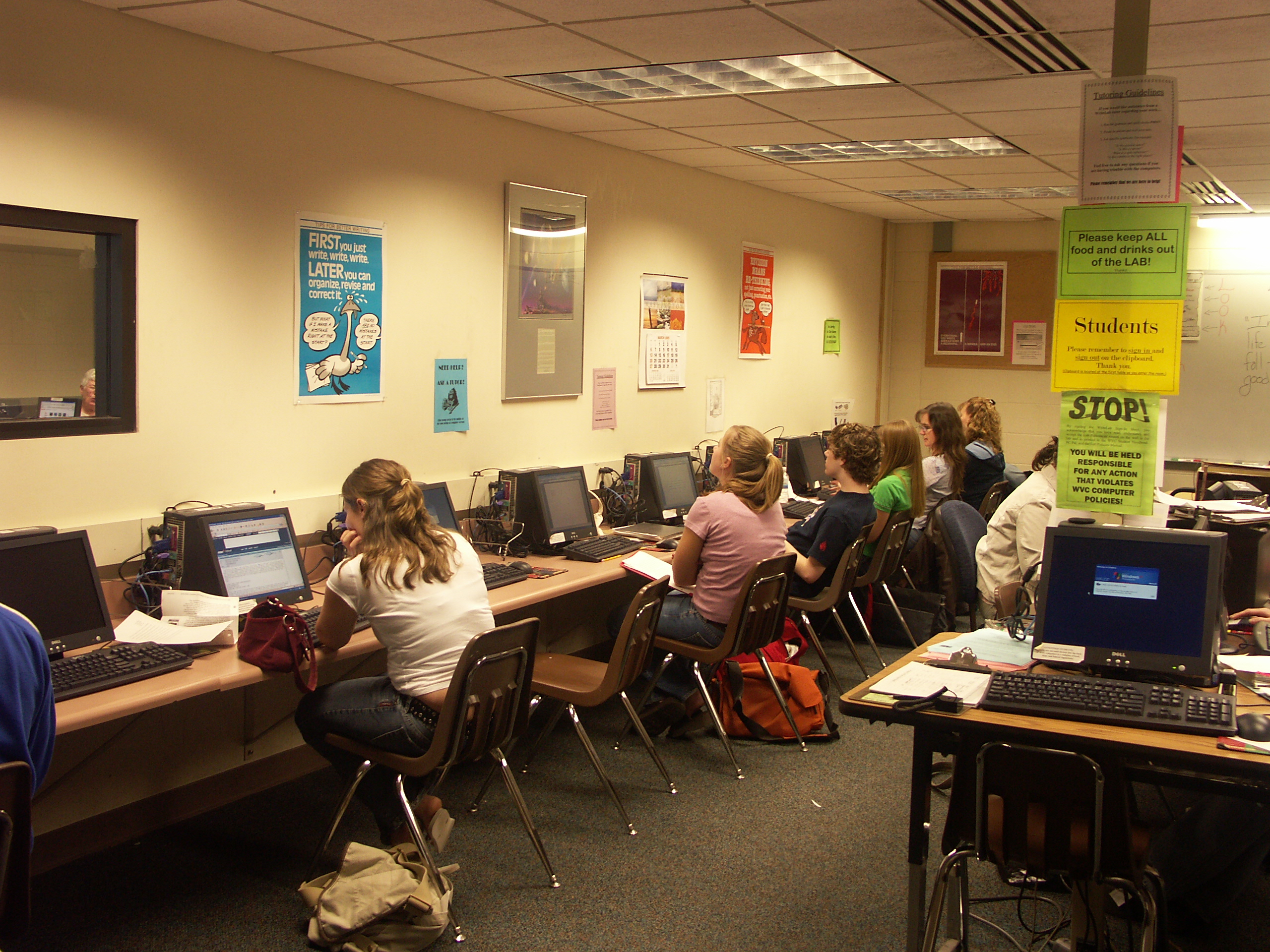 Students working on computers in the Omak student support center